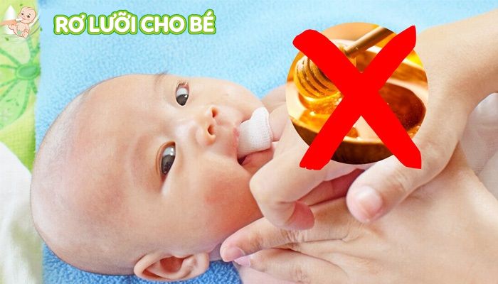 rơ lưỡi bằng mật ong rất tốt nhưng cũng cho bé tiềm ẩn nhiều tác dụng phụ