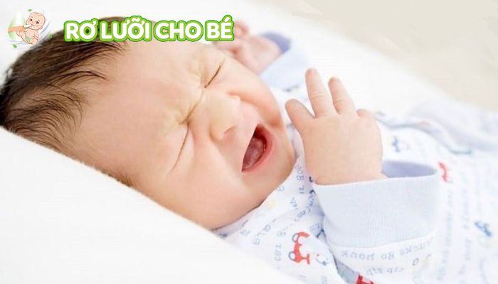 Nấm miệng có thể lây lan gây ra nhiều bệnh khác như viêm họng, viêm phổi, tiêu chảy,...