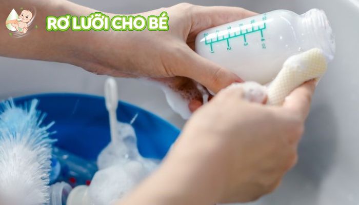 Vệ sinh và tiệt trùng sạch sẽ bình sữa